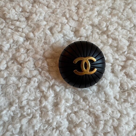 HTF! Vintage 2 x Chanel CC Logo Round Black Buttons - Authentic, 1A - Picture 4 of 5